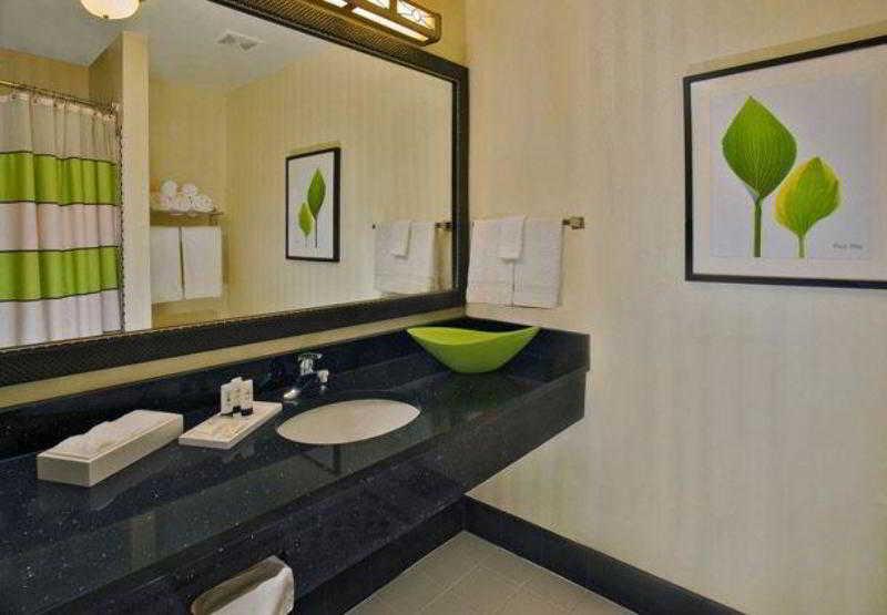 Hotel Fairfield And By Marriott Airport