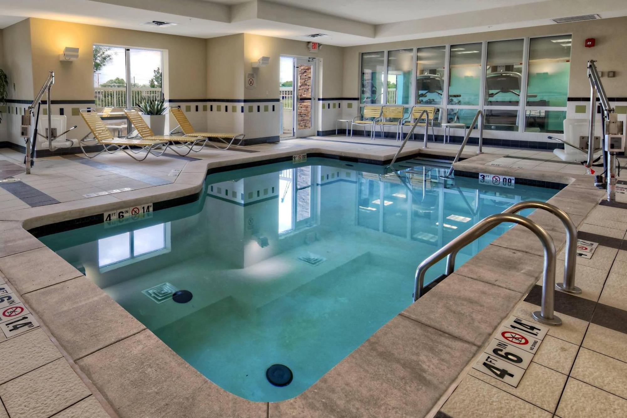 Hotel Fairfield And By Marriott Airport